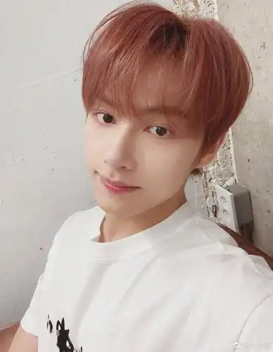 自拍福利大放送!帅哥们的美貌太治愈了!