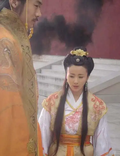 长平公主15岁被崇祯砍断一臂18岁怀孕病逝死后采用格格葬礼