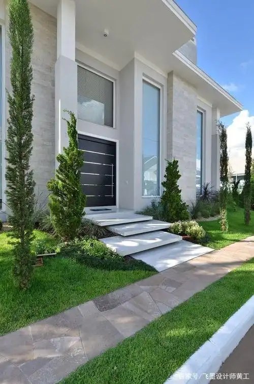国外自建房讲究门面,水泥现浇做阶梯式入户,"高级"才是第一位