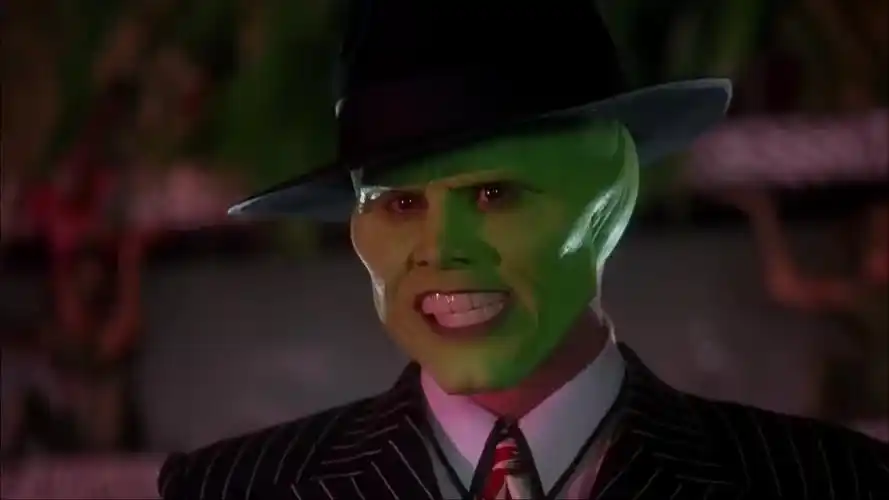 变相怪杰被枪打了,立马变出加特林,黑帮撒腿就跑