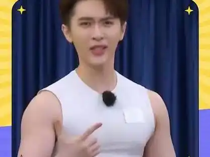 张逸杰椰树直播奔跑吧奔跑吧#张逸杰举铁后的体型,这块肌肉还露在背心