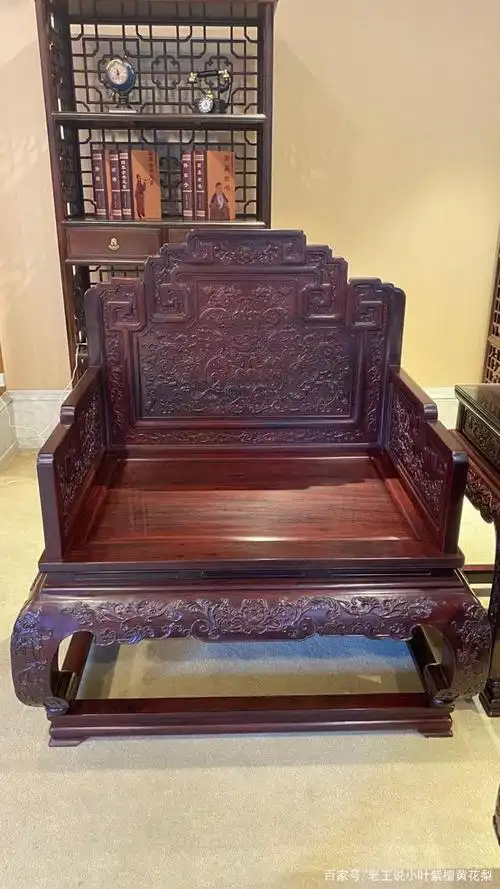 如何选购一套精品的小叶紫檀沙发?