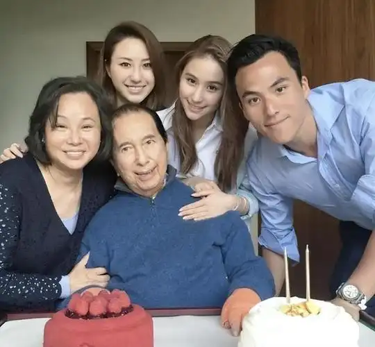 奚梦瑶4岁儿子:长得像何猷君,赌王唯一男孙,却比不上二房孙女|何鸿燊