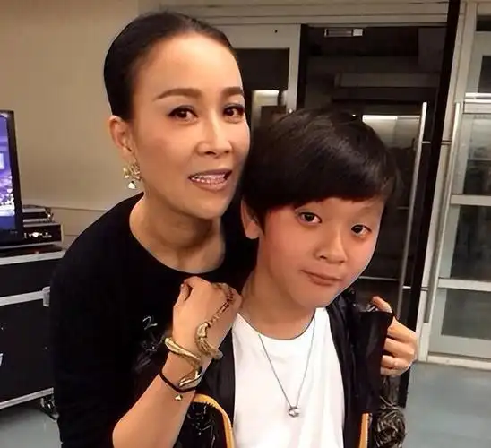 被甩,没名头,想靠娃上位成空谈,没领证却有娃的5位女星