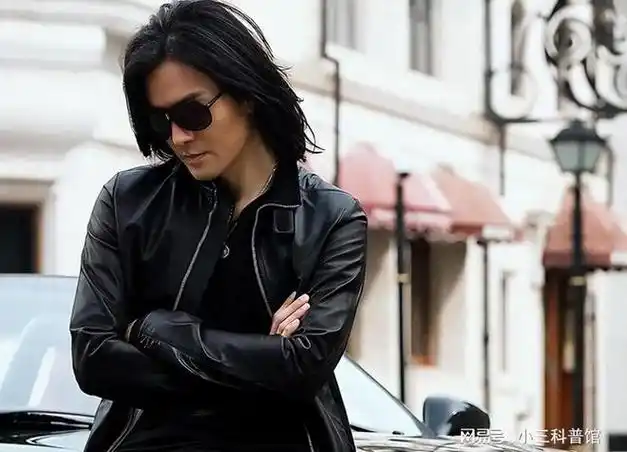 55岁郑伊健日本街头被偶遇t恤起球严重被疑和蒙嘉慧生活拮据