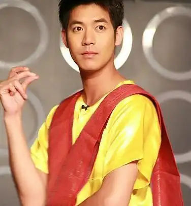 近日,泰国男明星weir宣布了结婚的好消息,而且婚礼日期将近,他看起来