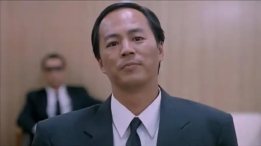 年龄事业都是如日中天的狄龙,却又赶上80年代香港影视圈的变革期,所有