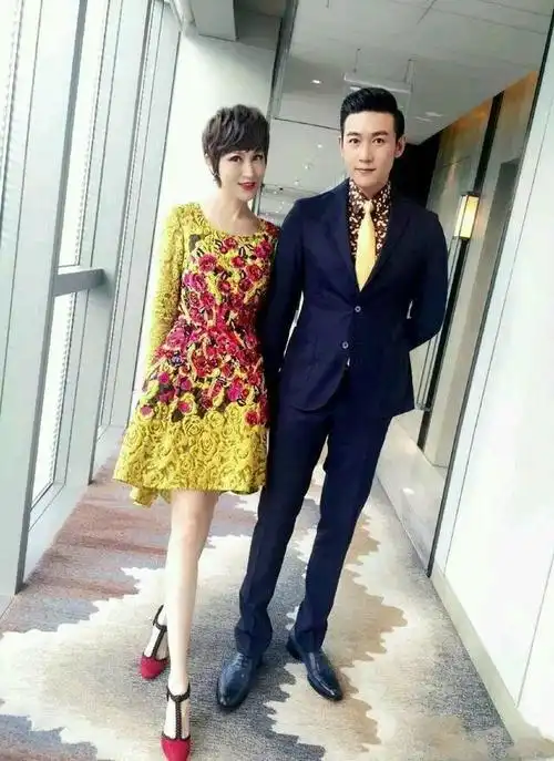 陆毅娇妻鲍蕾,卸妆后模样不敢恭维,穿什么都俗气