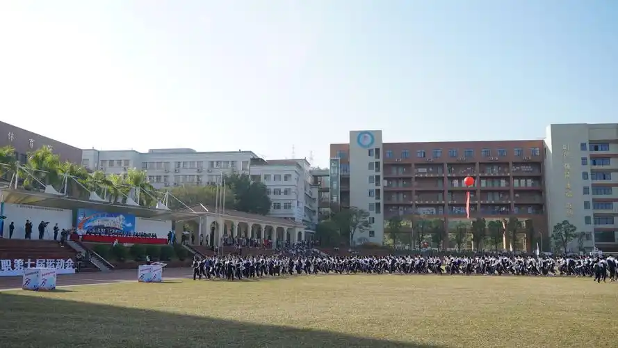 "我要怒放的生命"——深圳市龙岗区第二职业技术学校第七届田径运动会