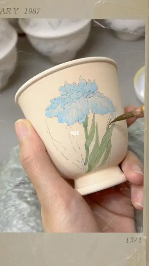 画一只蓝色鸢尾手作陶瓷杯手绘釉下五彩