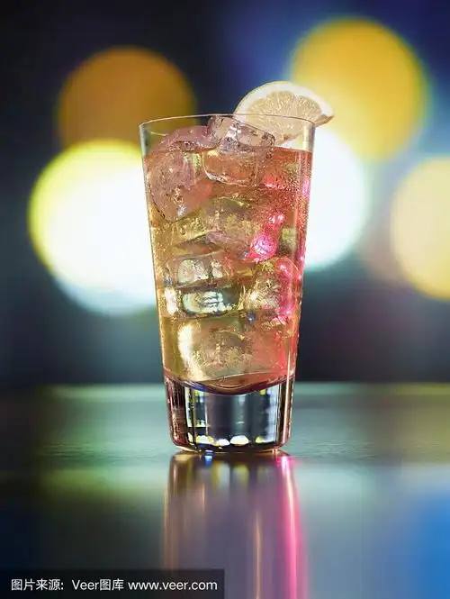 柯林斯波旁威士忌鸡尾酒