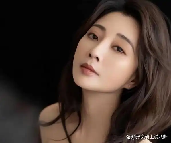 8月8日,43岁的著名女演员殷桃在社交媒体上发布了张健身的照片,引起了