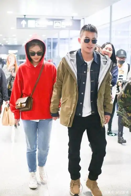 马思纯与男友牵手被拍,身材发福几乎认不出