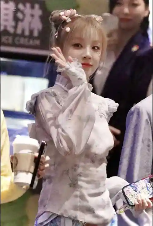 原创周深宋雨琦合体跑男刘涛扎小辫子沙溢卖水果