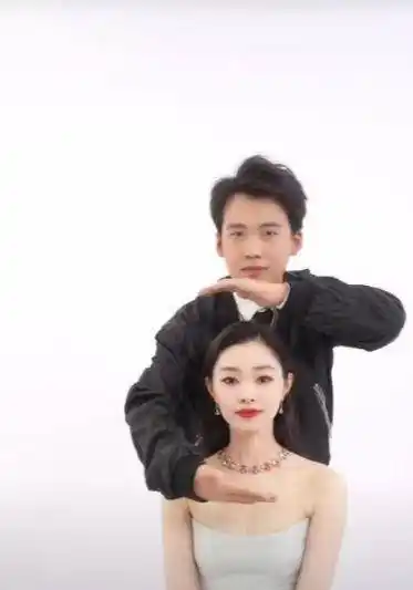 郭麒麟宋轶婚纱照曝光,姐姐变媳妇,网友:已了解爸爸的快乐_范思哲