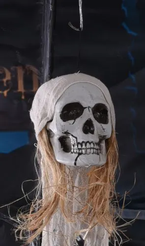 现万圣节道具白布条骷髅头吊鬼酒吧鬼屋密室恐怖气氛布置挂鬼批发