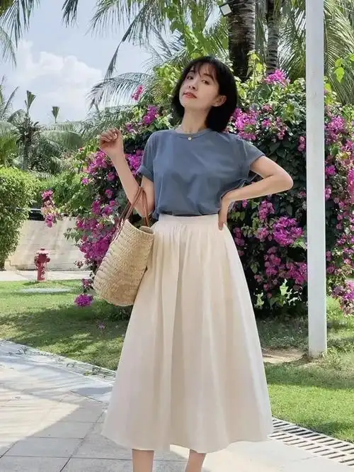 夏季t恤的穿搭建议40的女性选择这几种下装好看还不会出错