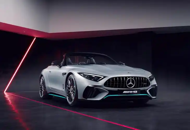 新款奔驰sl级amg,2门2座硬顶敞篷车,限量17台,破百3.6秒