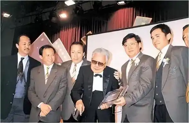 16位金像奖终身成就奖获得者各个大佬曾提携成龙李连杰周星驰