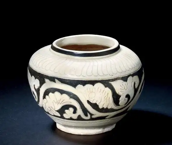 3025 北宋 磁州窑剔花蔓草纹罐