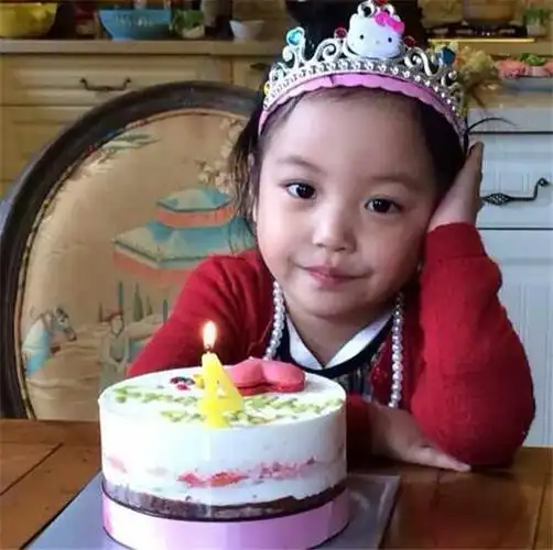 赵薇女儿小四月长发及腰更像妈妈看这些照片不得不感叹啊3