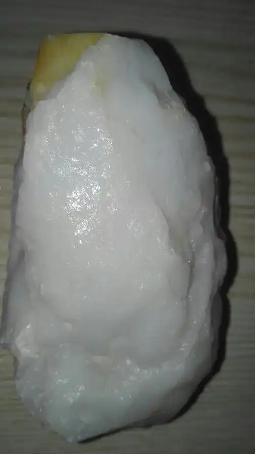 我有一块白石头不知是什么石头请老师专家鉴定一下,价值如何