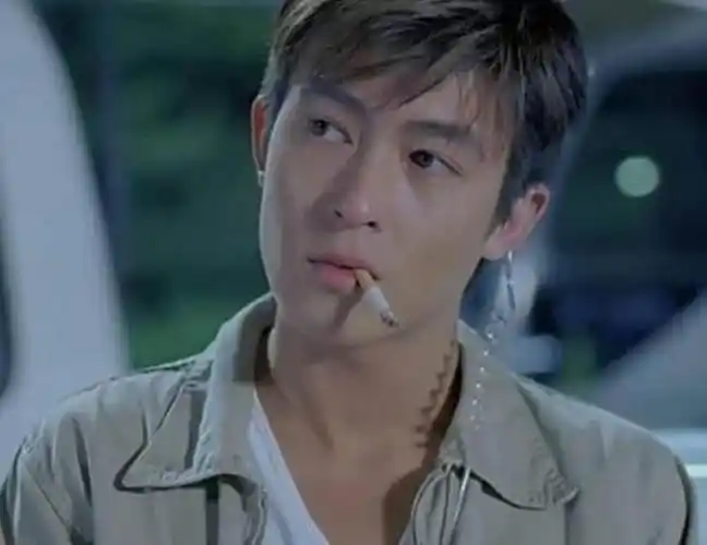 此后,她的照片被疯狂地传到网络.