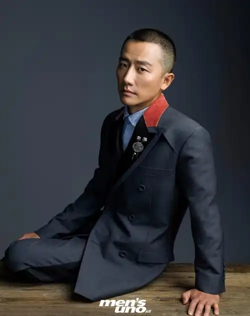 黄轩寸头造型硬朗大片写真图片312