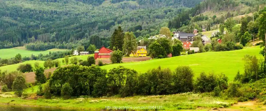 北欧旅途,屋顶长草的民居