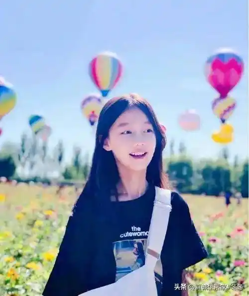 赵薇女儿小四月,为何如此出众?16岁惊艳亮相颜值才华双双在线!