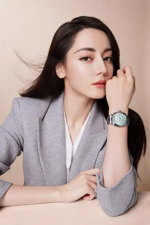 沛纳海全球品牌代言人迪丽热巴