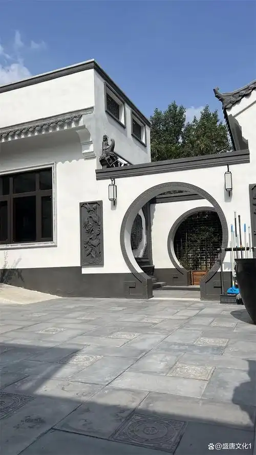 中式砖雕门套线是传统建筑文化的瑰宝,它以其特有的造型和工艺获得了