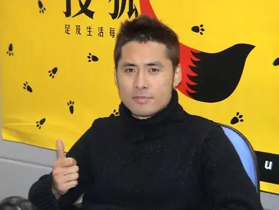 图文:华语榜中榜入围歌手黄征做客搜狐-9