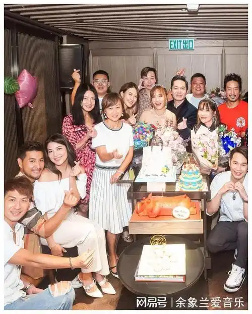 商界女大佬与陈展鹏夫妇聚会!曾与许志安传绯闻母坠楼身亡受打击