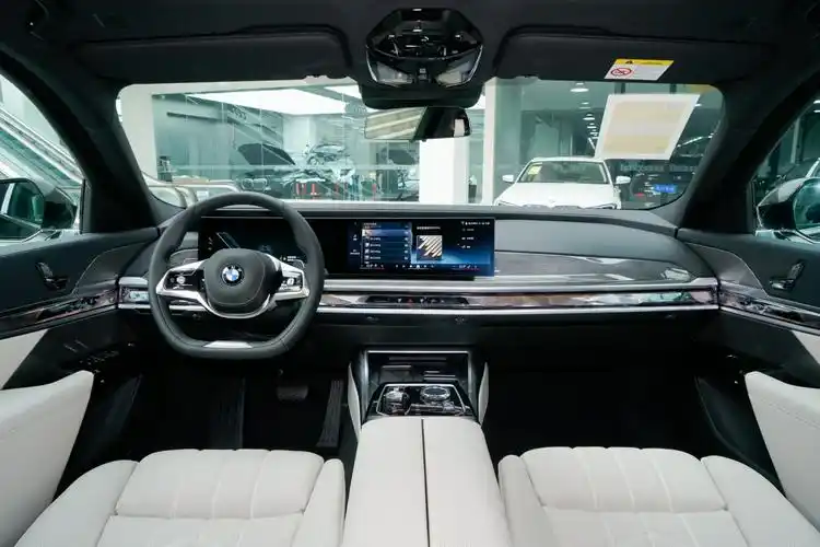 宝马7系改款 740li 尊享型 豪华套装内饰全景正拍