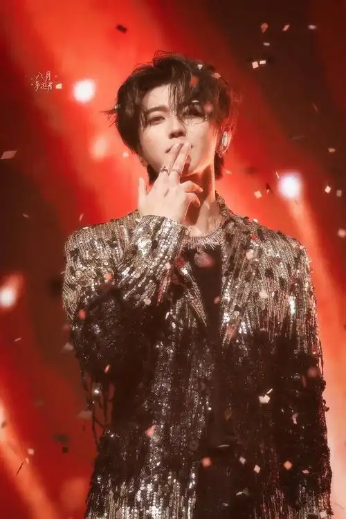 蔡徐坤站姐好会拍#蔡徐坤演唱会就是出神图的地方!