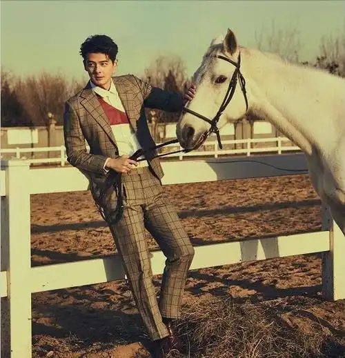 郭品超还是模特出身,他的身高和身材都毫不逊色何润东