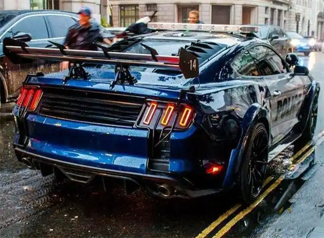 不懂变形金刚5里的这些车你也好意思带妹子看电影