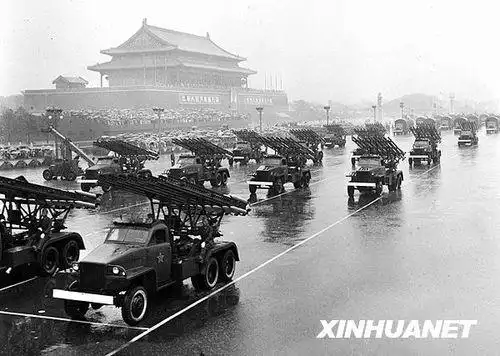 1956年国庆阅兵大雨振军容