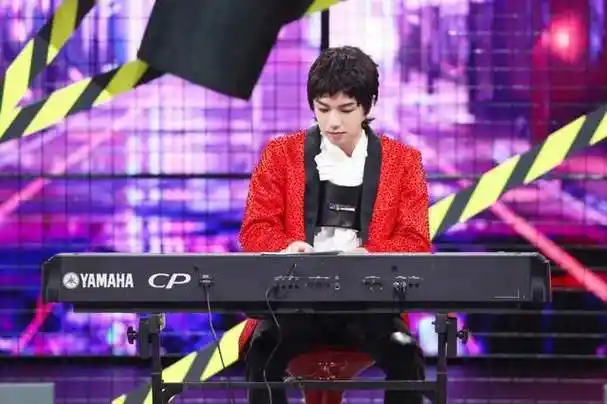 华晨宇玩泼水游戏假发掉了,性格又好又豁的出去针不戳|王牌|那英|综艺