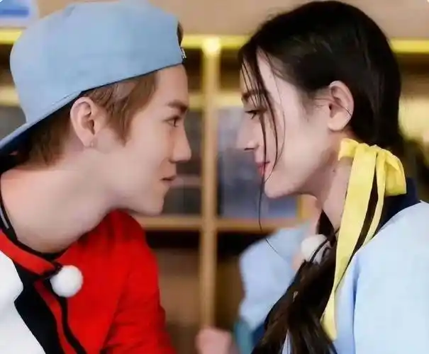 金世佳劈腿李沁王鹤棣挤走易烊千玺迪丽热巴和鹿晗在一起过欧阳娜娜