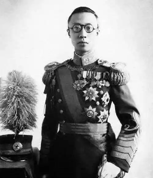 溥仪离了紫禁城,为生活散尽珍宝?实则身藏祖传宝物,最后才献出