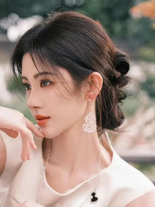 鞠婧祎姜黎非##鞠婧祎麻花辫十宫格