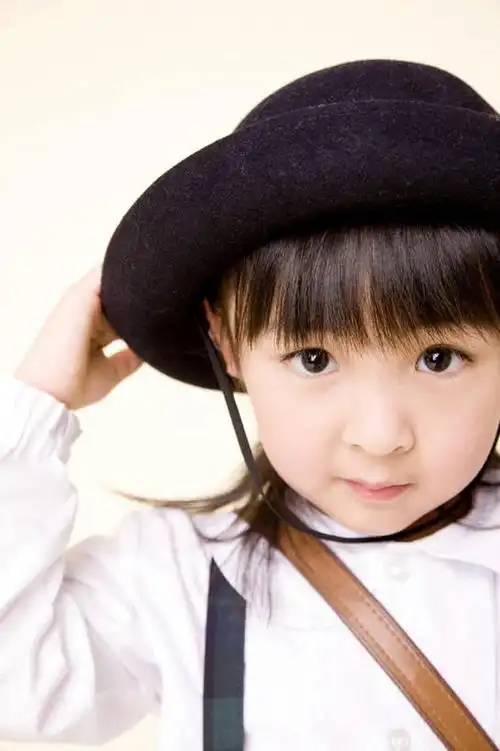 东方人,儿童,室内,制服,纯洁,帽子,小孩,可爱,童年,童趣,生活方式