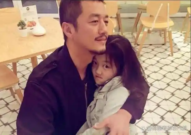 王菲女儿窦靖童,被问怎么称呼谢霆锋,叫霆锋叔叔还是叫霆锋哥哥