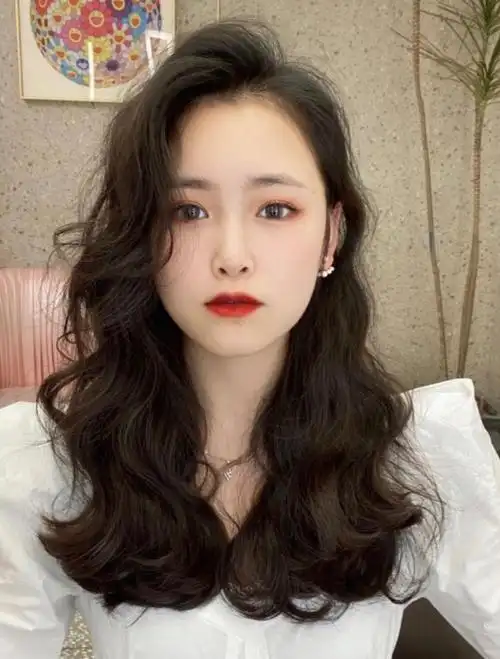 女生中长发怎么烫好看呢法式浪漫卷发