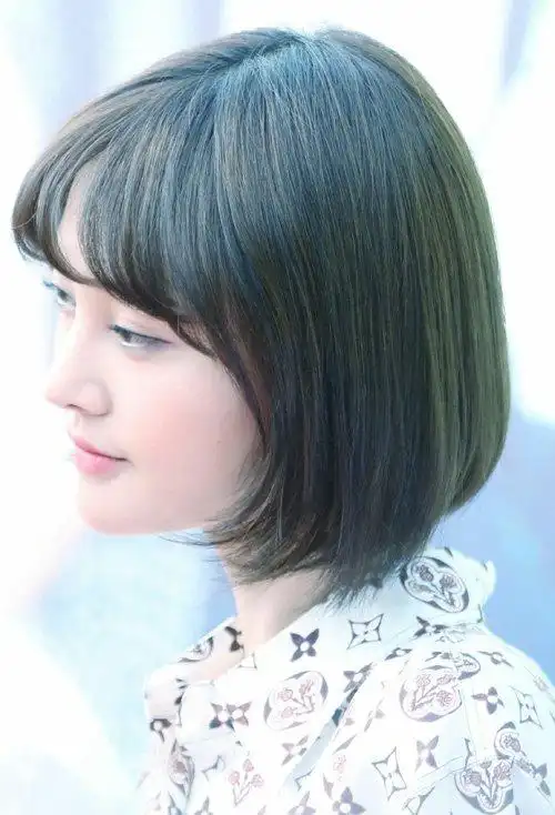 圆脸短发染什么颜色好看