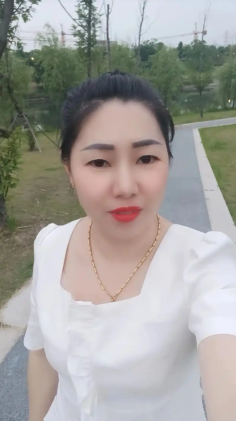 女人过了三十岁,不是美女是宝贝,识大体,知进退,撒娇卖萌全都 - 抖音