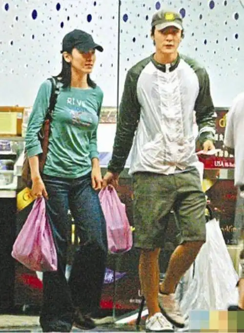 与富商餐厅热吻不认情让朱孝天写分手鸡汤林熙蕾的猎艳往事