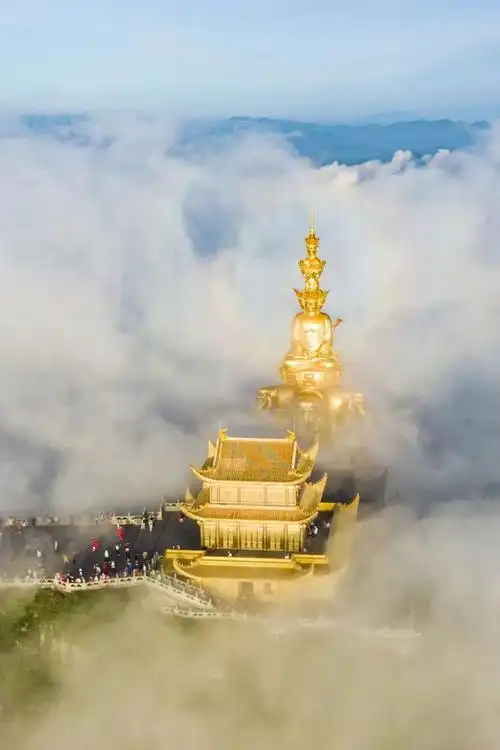 我也没想到,夏日的金顶这么治愈|峨眉山|山顶_网易订阅